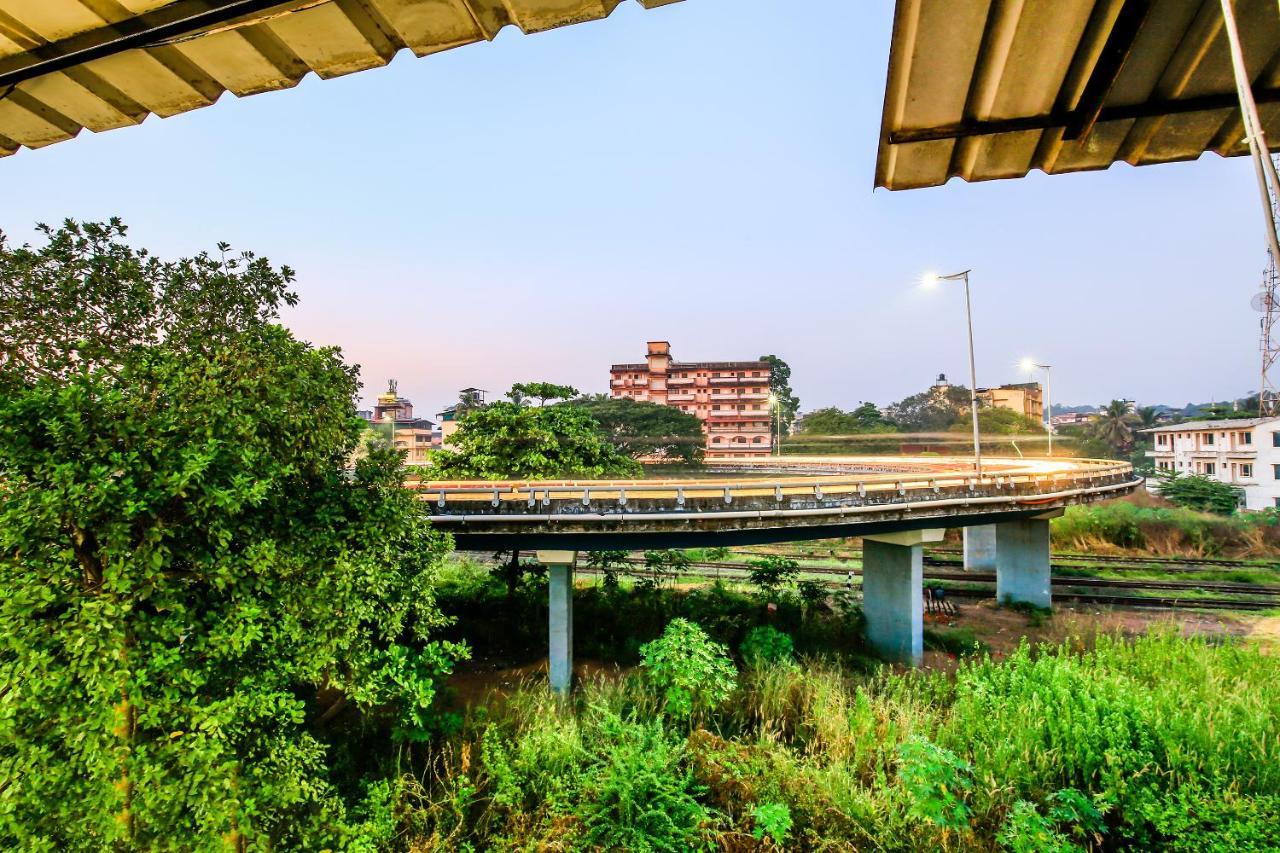 Oyo 23035 Srinivas Residency Hotel Madgaon Bagian luar foto