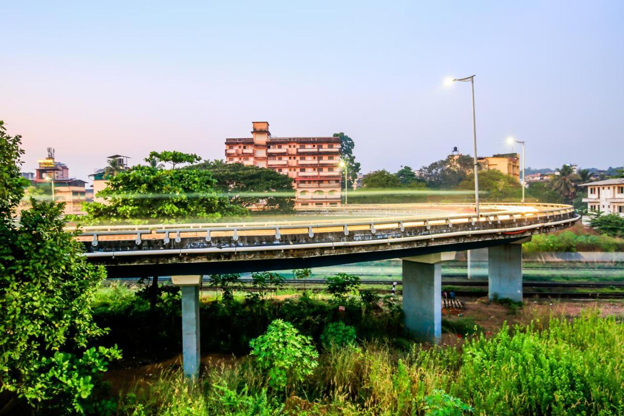 Oyo 23035 Srinivas Residency Hotel Madgaon Bagian luar foto